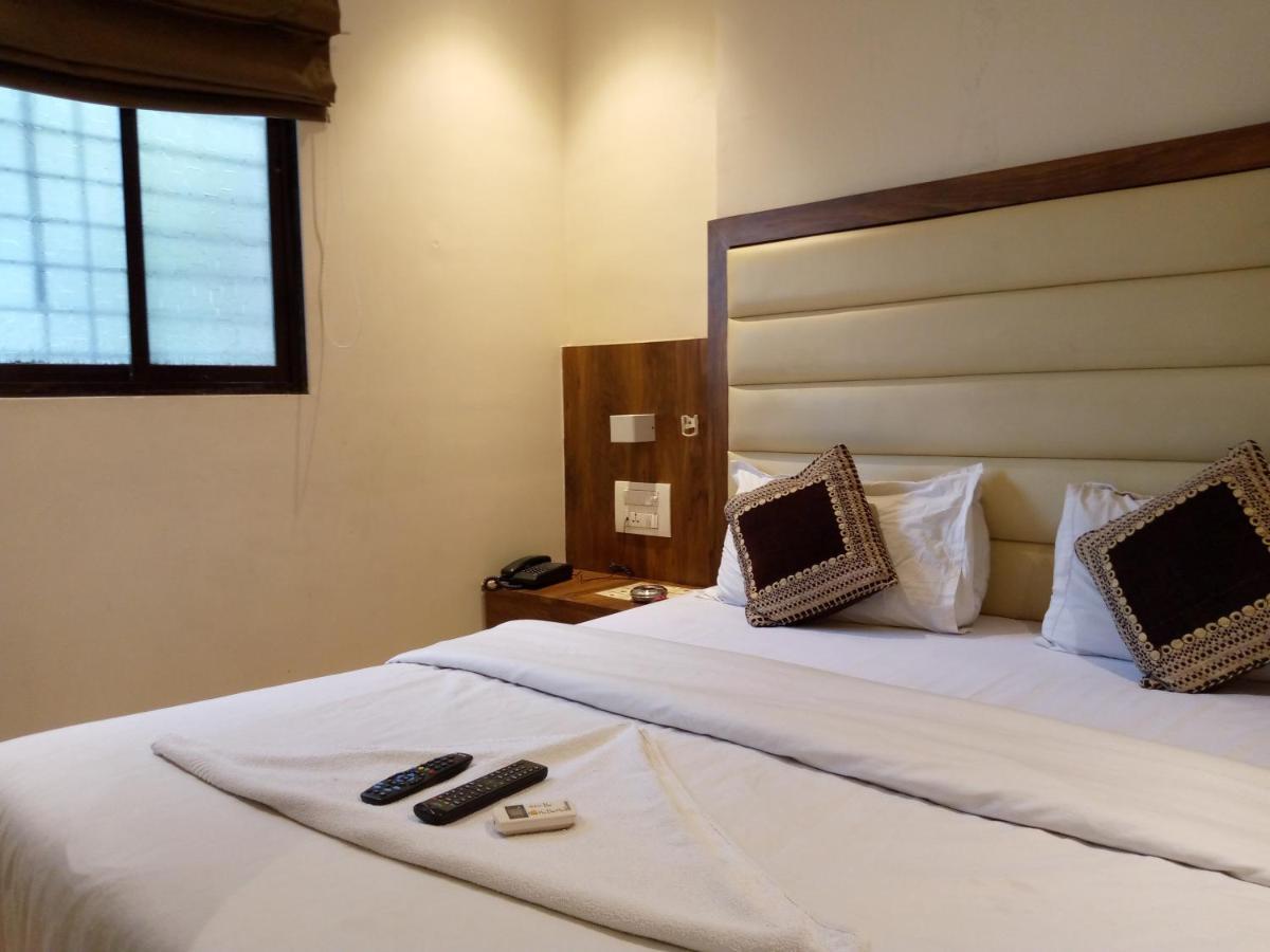 Hotel Adams Inn Near Mumbai Airport Exterior foto